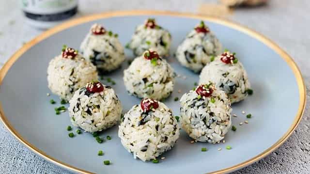 Photo of Jumeogbab (Korean Rice Balls)